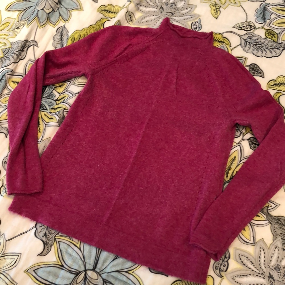 Gap sweater